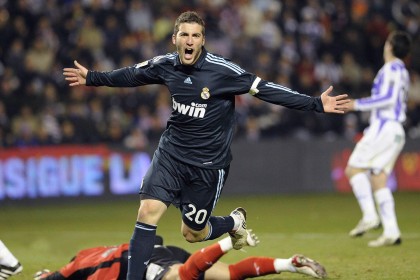 纽卡财政压力下的惊雷，伊萨克或压哨转投利物浦，英超格局再起波澜