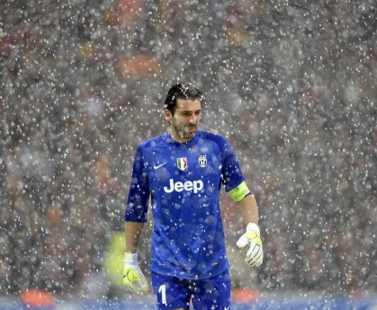 跨界联动！意大利排坛巨星埃戈努与足坛锋霸劳塔罗米兰会面 上演体育交流暖心一幕