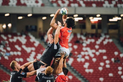 传奇重逢首尔！温格携亨利皮雷亮相表演赛，北伦敦记忆点燃亚洲之夜