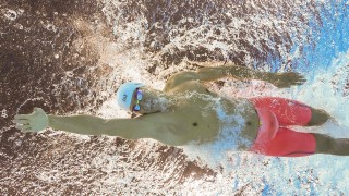 皇马官方媒体发声质疑裁判尺度，指出拉菲尼亚两次争议动作未受红牌处罚